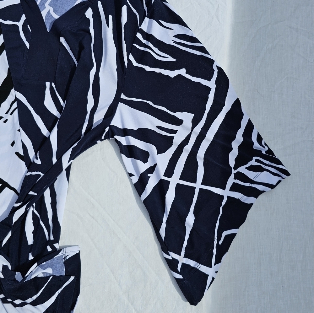 Dana Buchman Blue and white Tunic Style Top Size medium - Picture 4 of 11